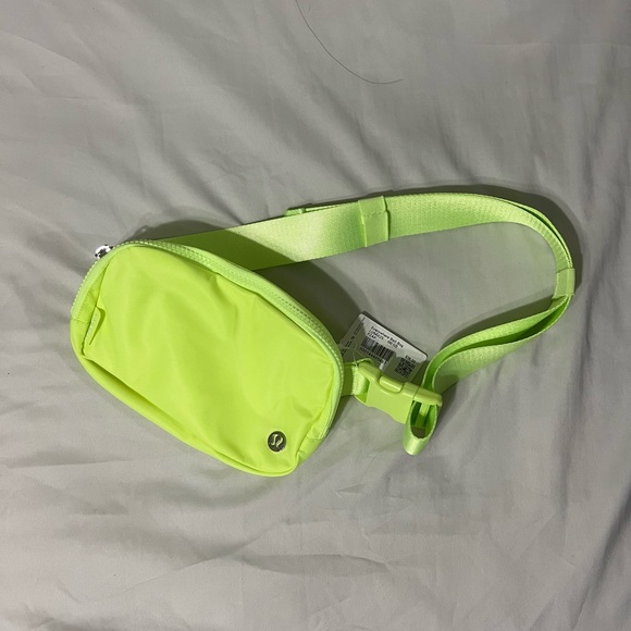 NWT Lululemon Everywhere Belt Bag - Picture 1 of 2